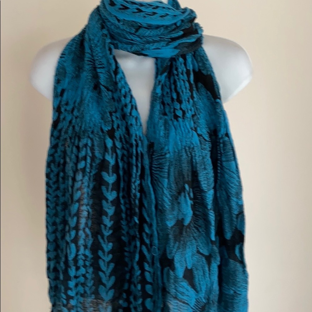 Scarf/wrap - Picture 2 of 3